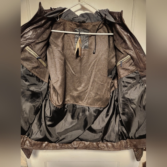 *SOLD* BRAND NEW, 100% Genuine Leather jacket. - Picture 3 of 12